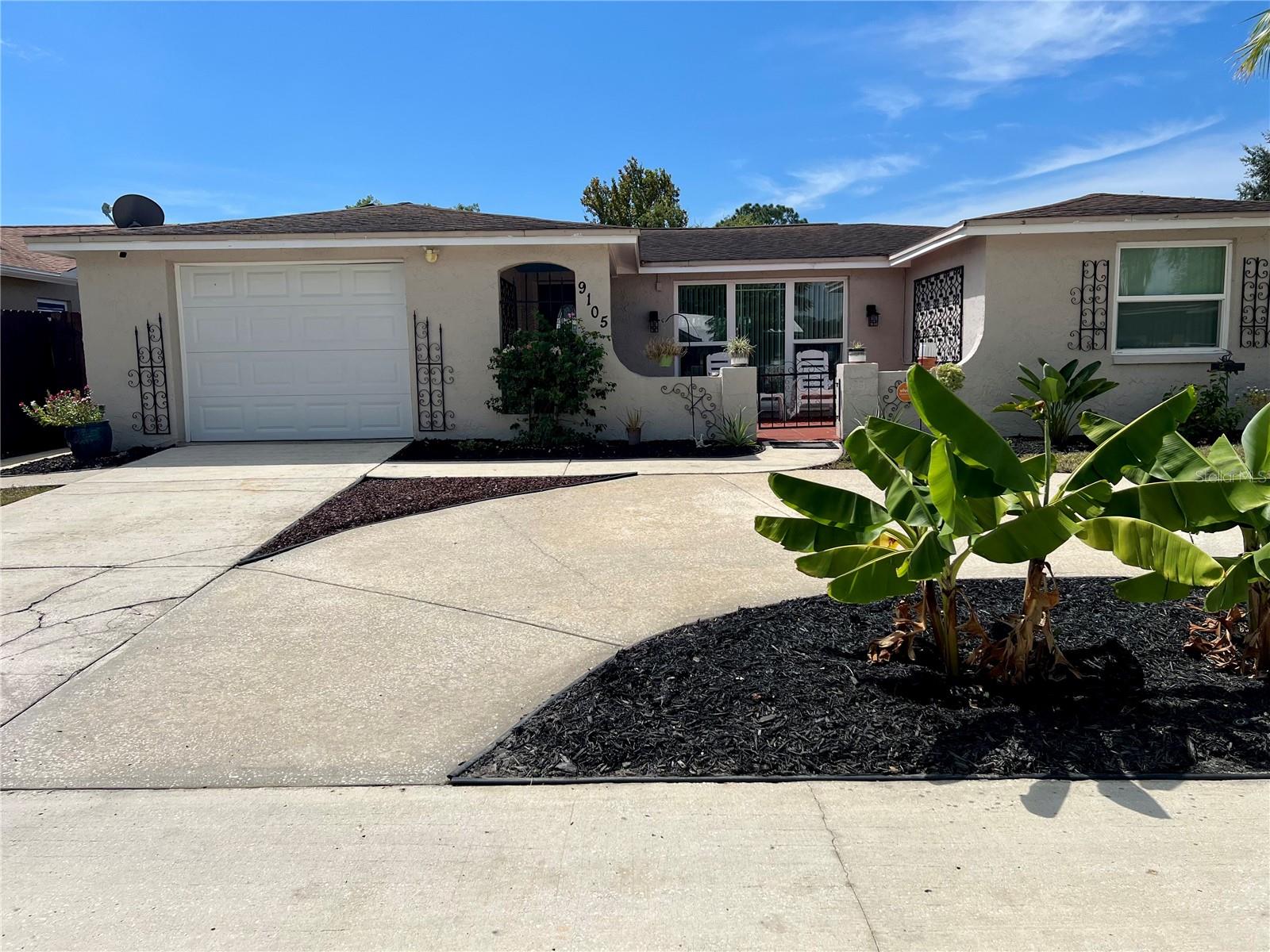 Listing photo id 0 for 9105 Chantilly Lane