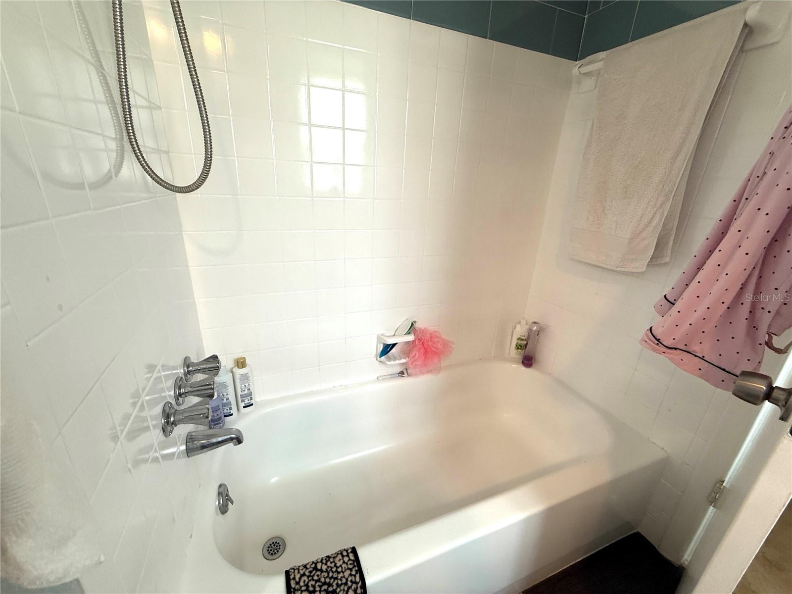 Listing photo id 19 for 9105 Chantilly Lane