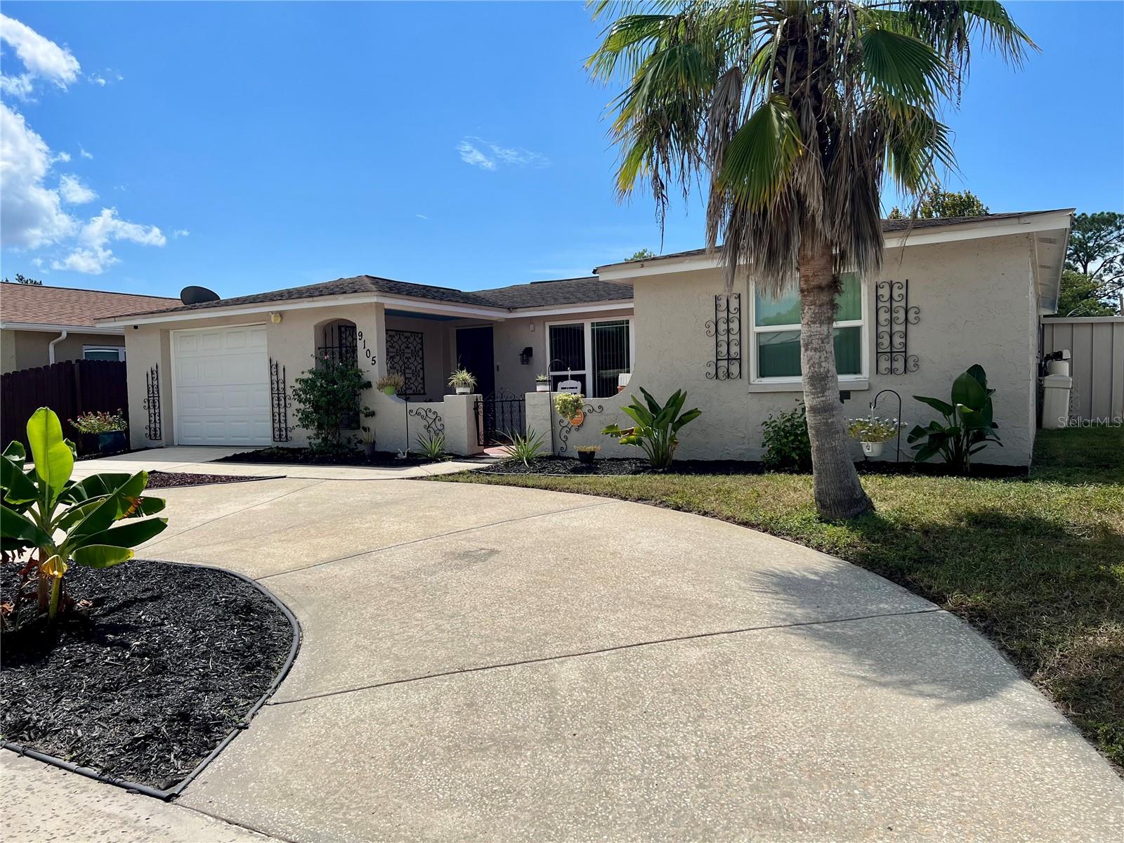 Listing photo id 1 for 9105 Chantilly Lane