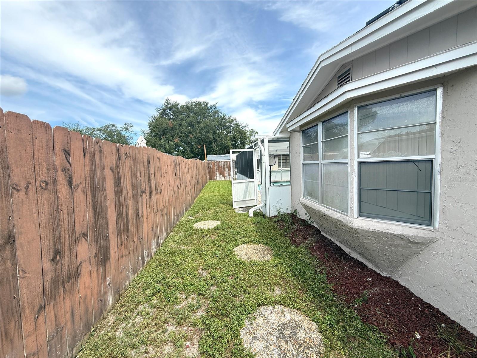 Listing photo id 31 for 9105 Chantilly Lane