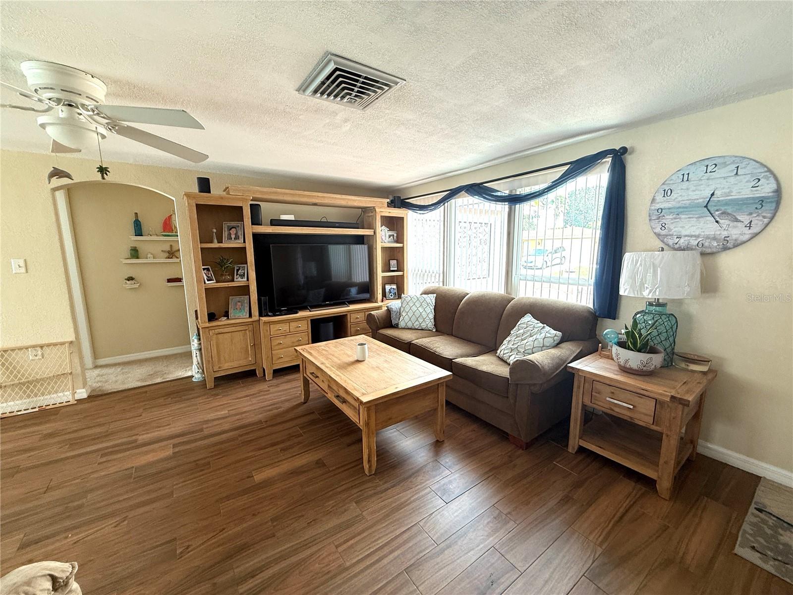 Listing photo id 7 for 9105 Chantilly Lane