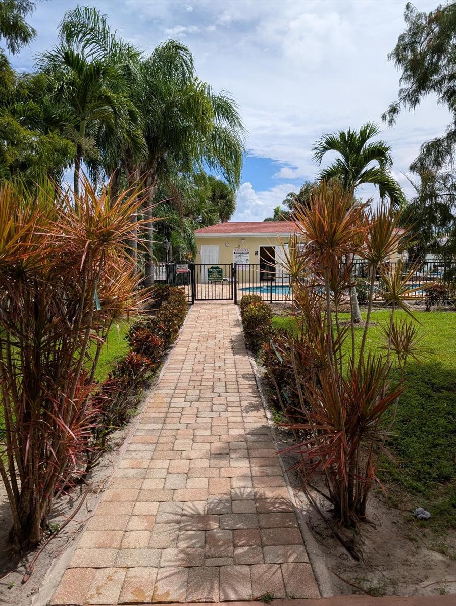Image 18 of 25 For 6394 Banyan Boulevard 204