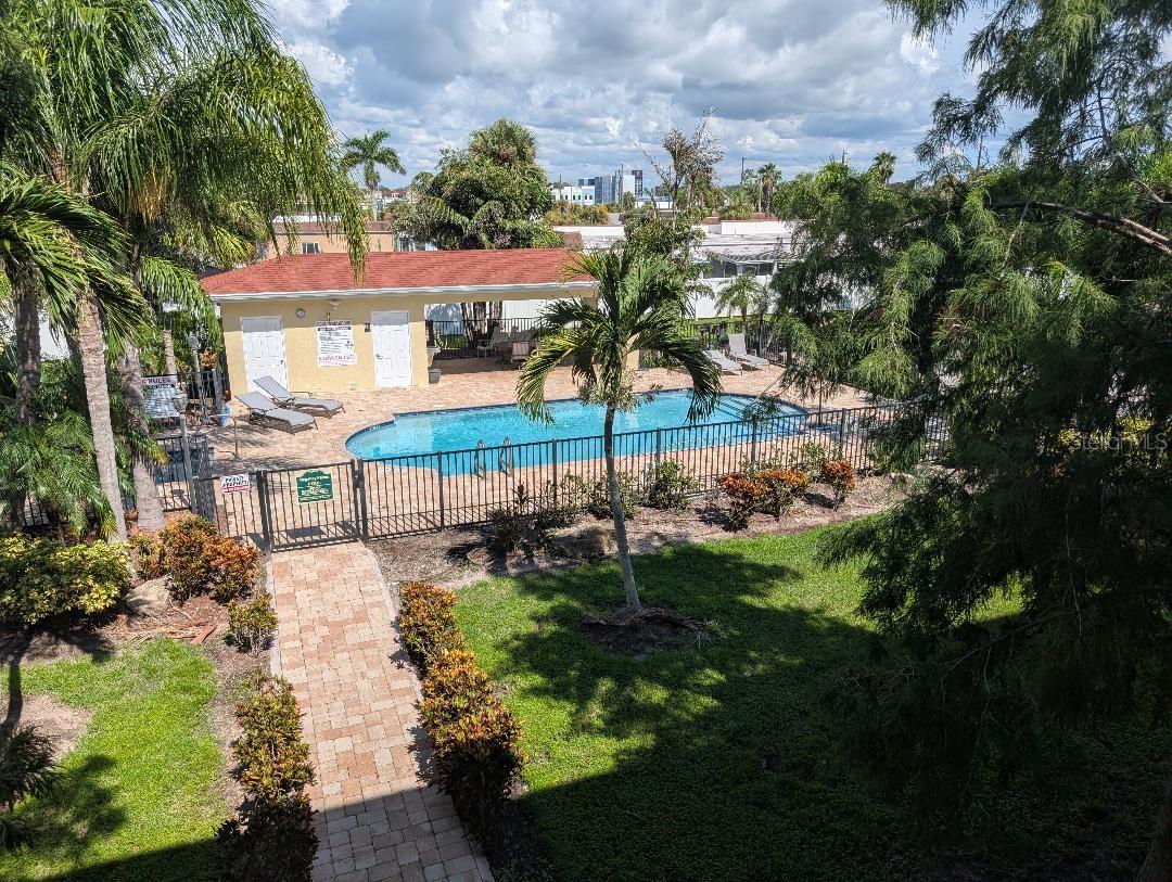 Image 19 of 25 For 6394 Banyan Boulevard 204