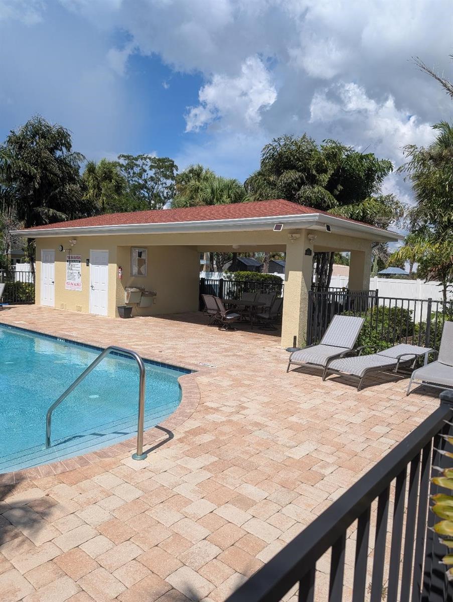 Image 21 of 25 For 6394 Banyan Boulevard 204
