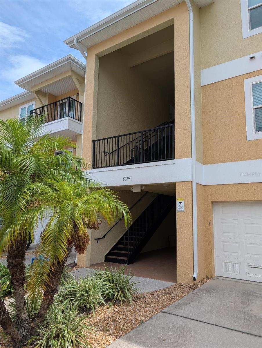 Image 3 of 25 For 6394 Banyan Boulevard 204