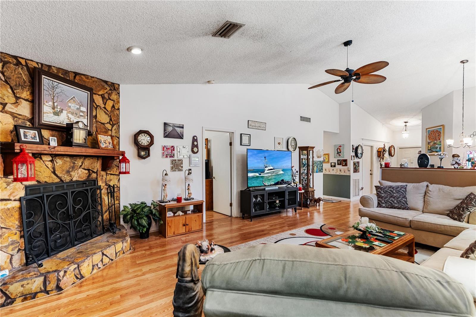 Image 4 of 51 For 11719 Rose Tree Drive