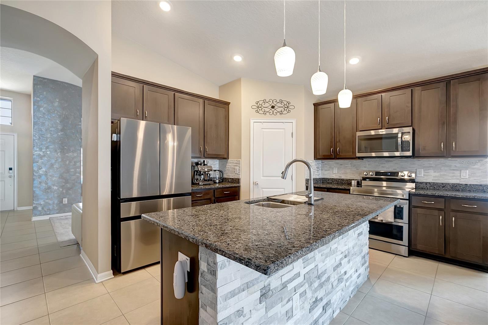 Image 12 of 63 For 623 Hartford Heights Street