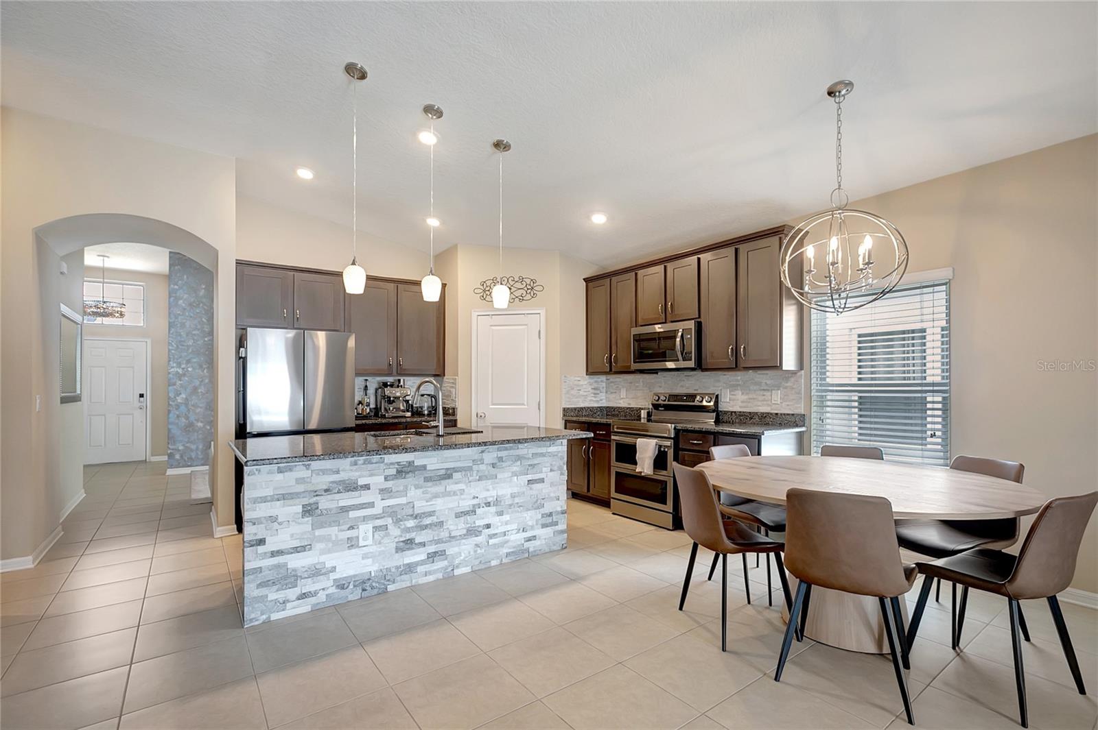 Image 13 of 63 For 623 Hartford Heights Street