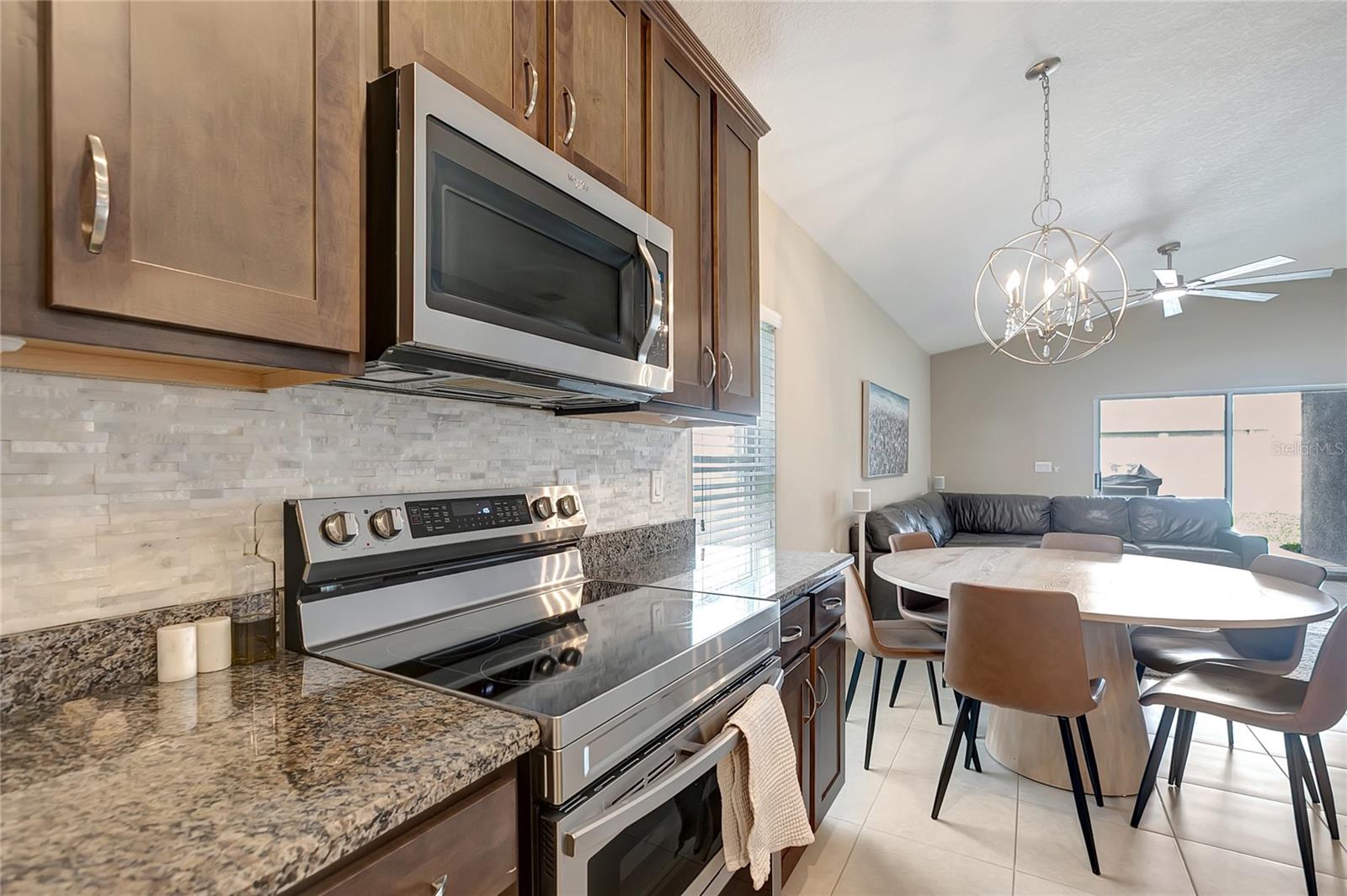 Image 16 of 63 For 623 Hartford Heights Street