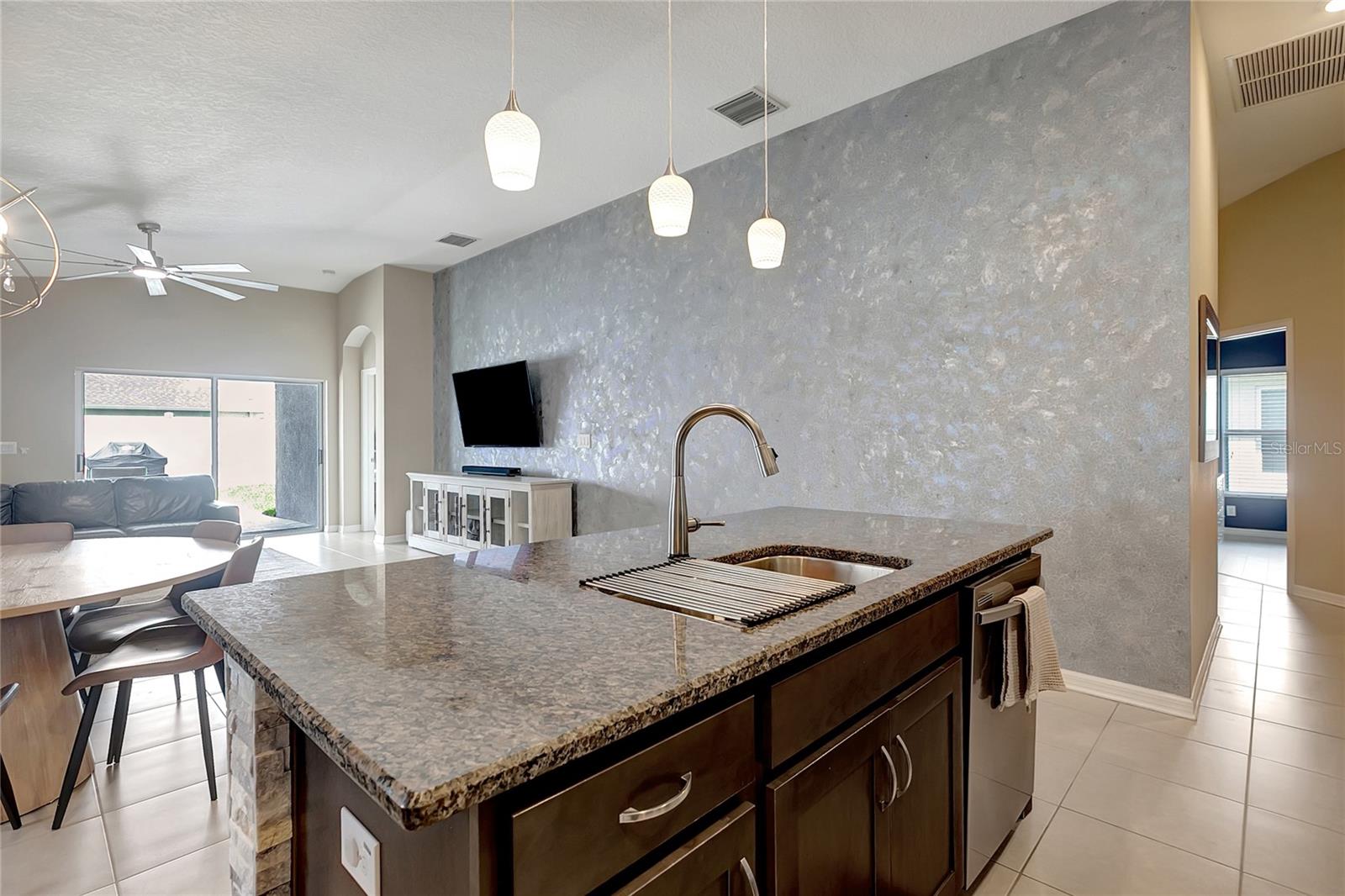 Image 17 of 63 For 623 Hartford Heights Street