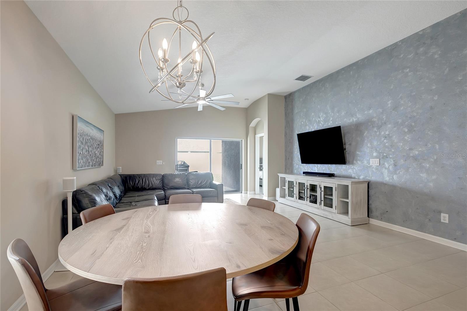 Image 18 of 63 For 623 Hartford Heights Street