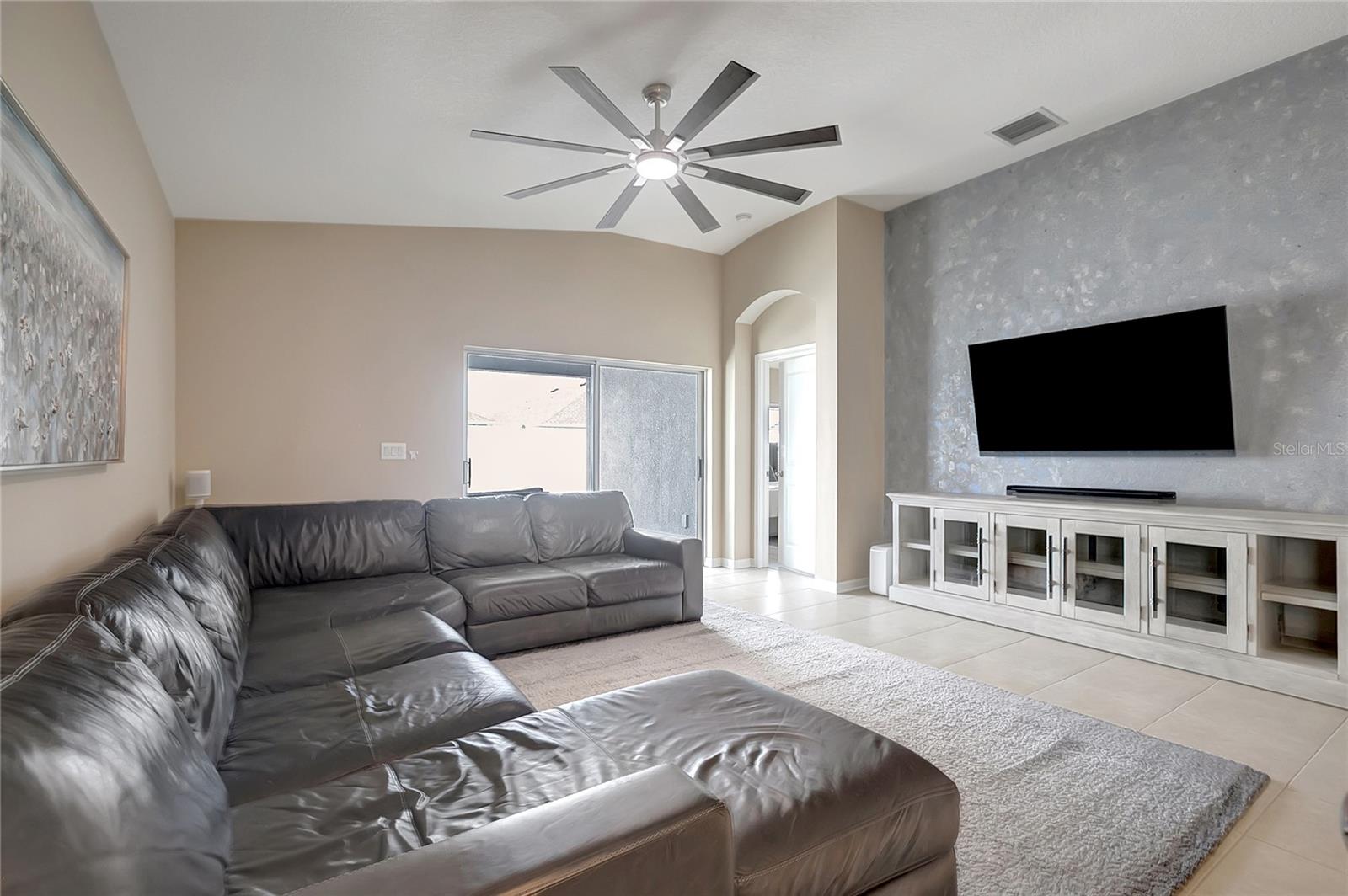 Image 22 of 63 For 623 Hartford Heights Street