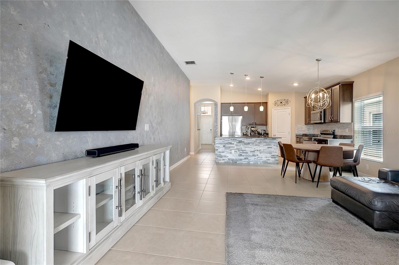 Image 24 of 63 For 623 Hartford Heights Street