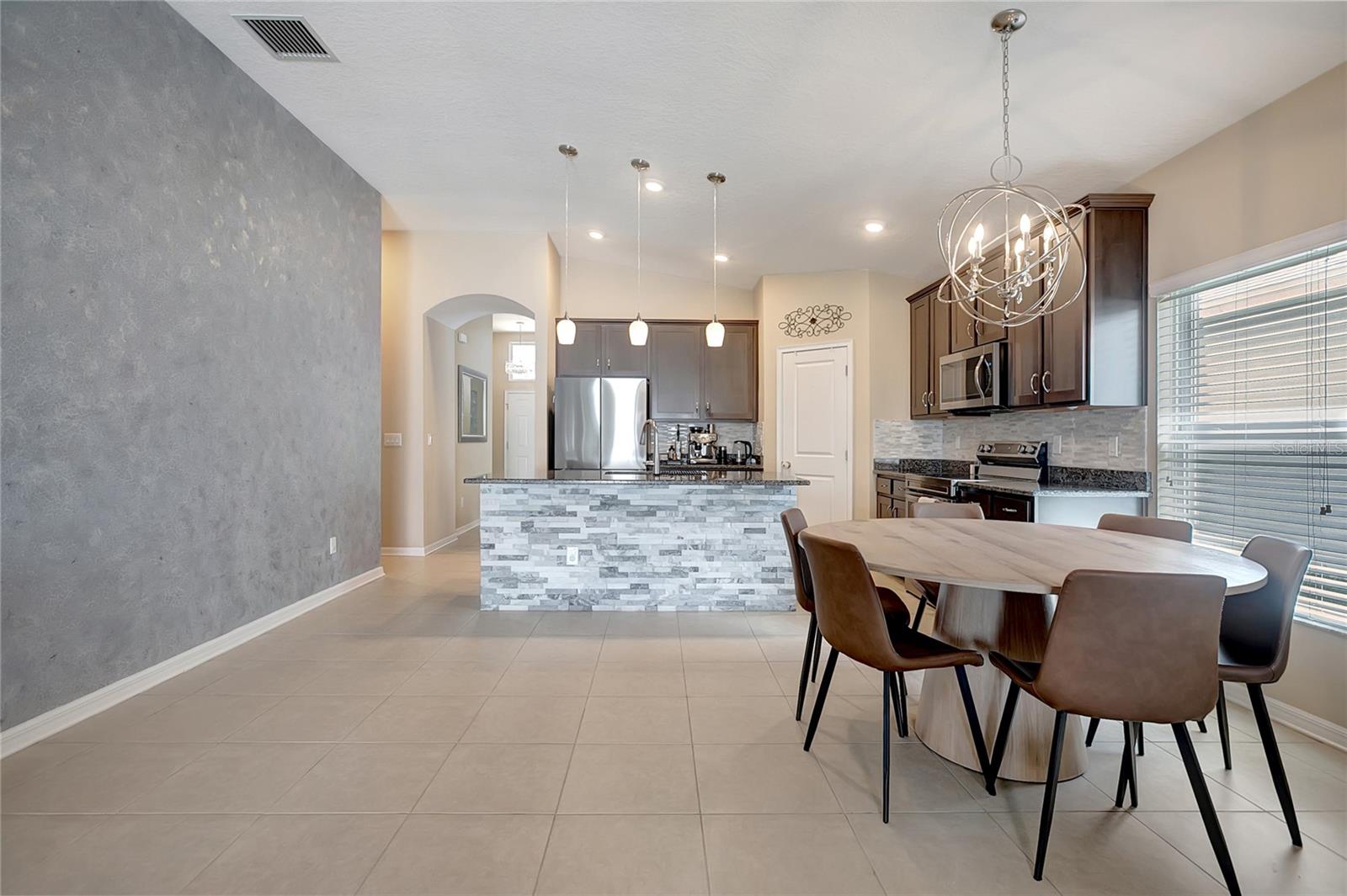 Image 25 of 63 For 623 Hartford Heights Street