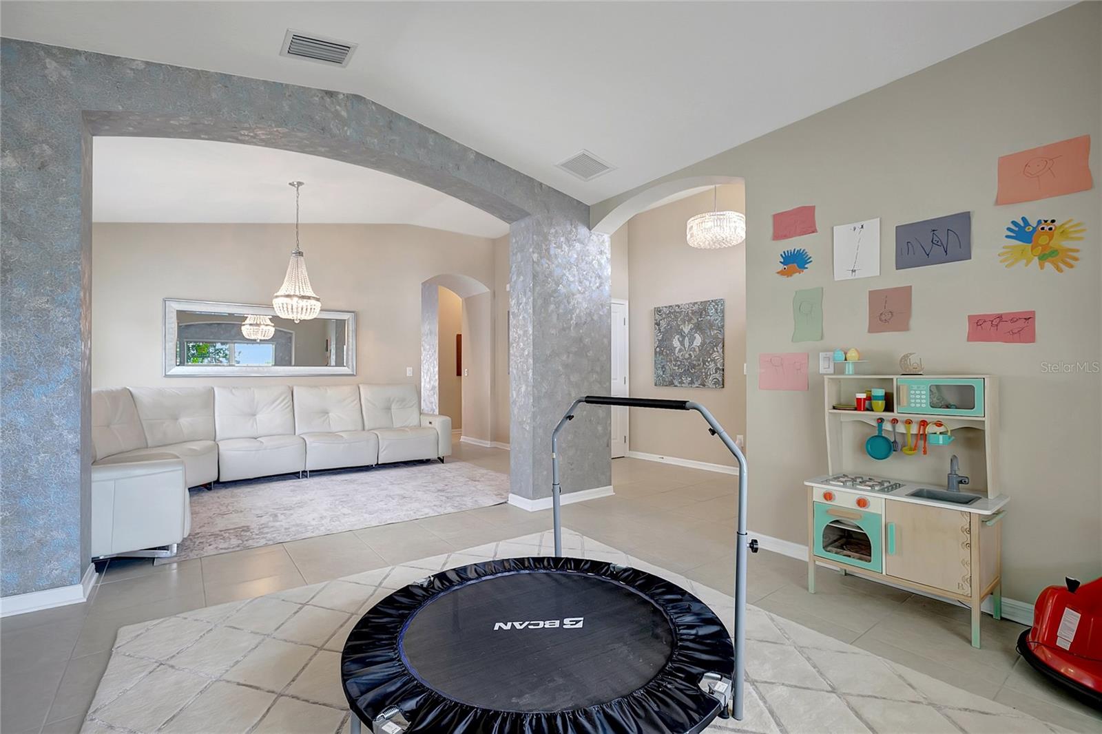 Image 30 of 63 For 623 Hartford Heights Street