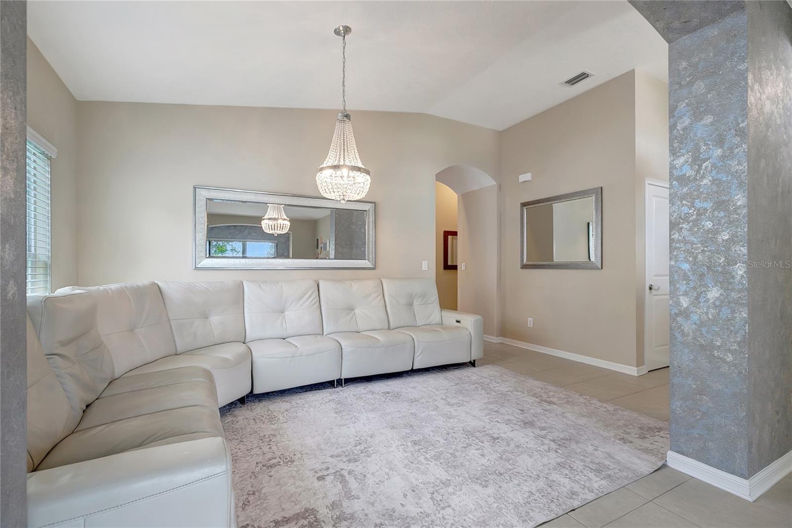 Image 31 of 63 For 623 Hartford Heights Street