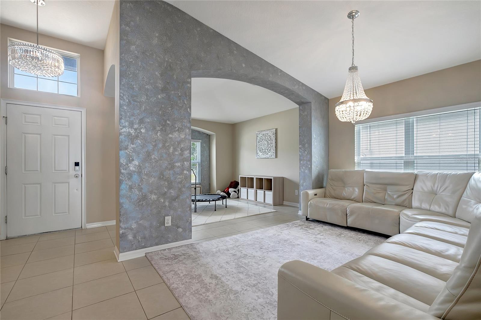 Image 33 of 63 For 623 Hartford Heights Street