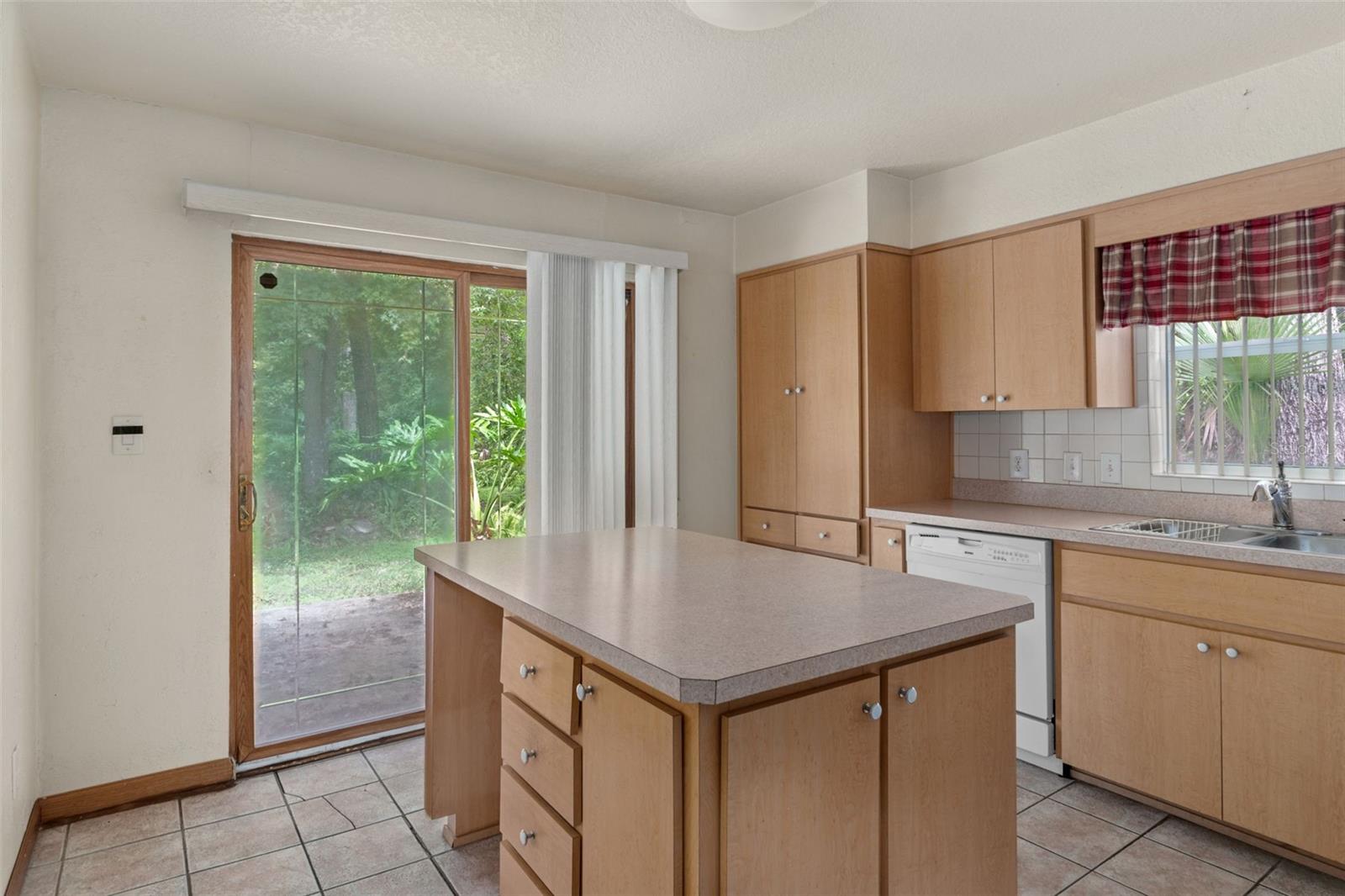 Image 15 of 38 For 840 Moonlight Lane