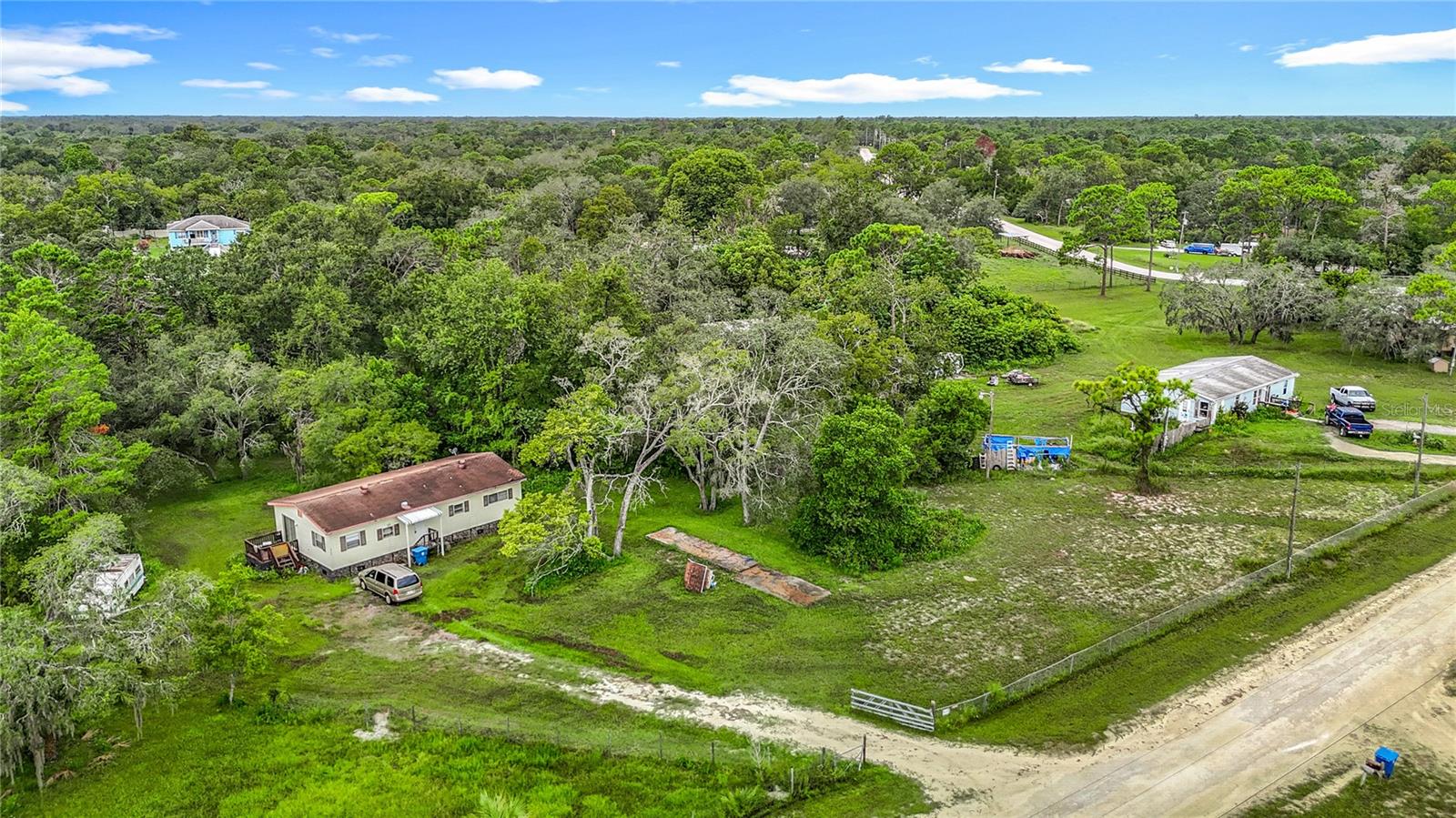 Listing photo id 8 for 8064 Serene Street