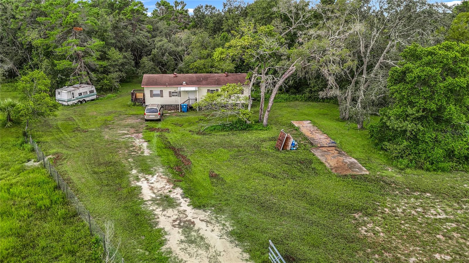 Listing photo id 10 for 8064 Serene Street