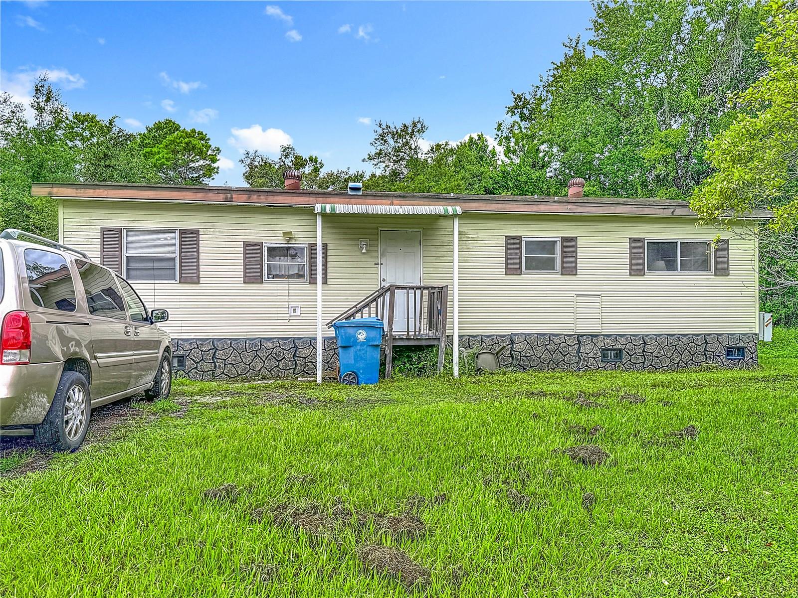 Listing photo id 18 for 8064 Serene Street