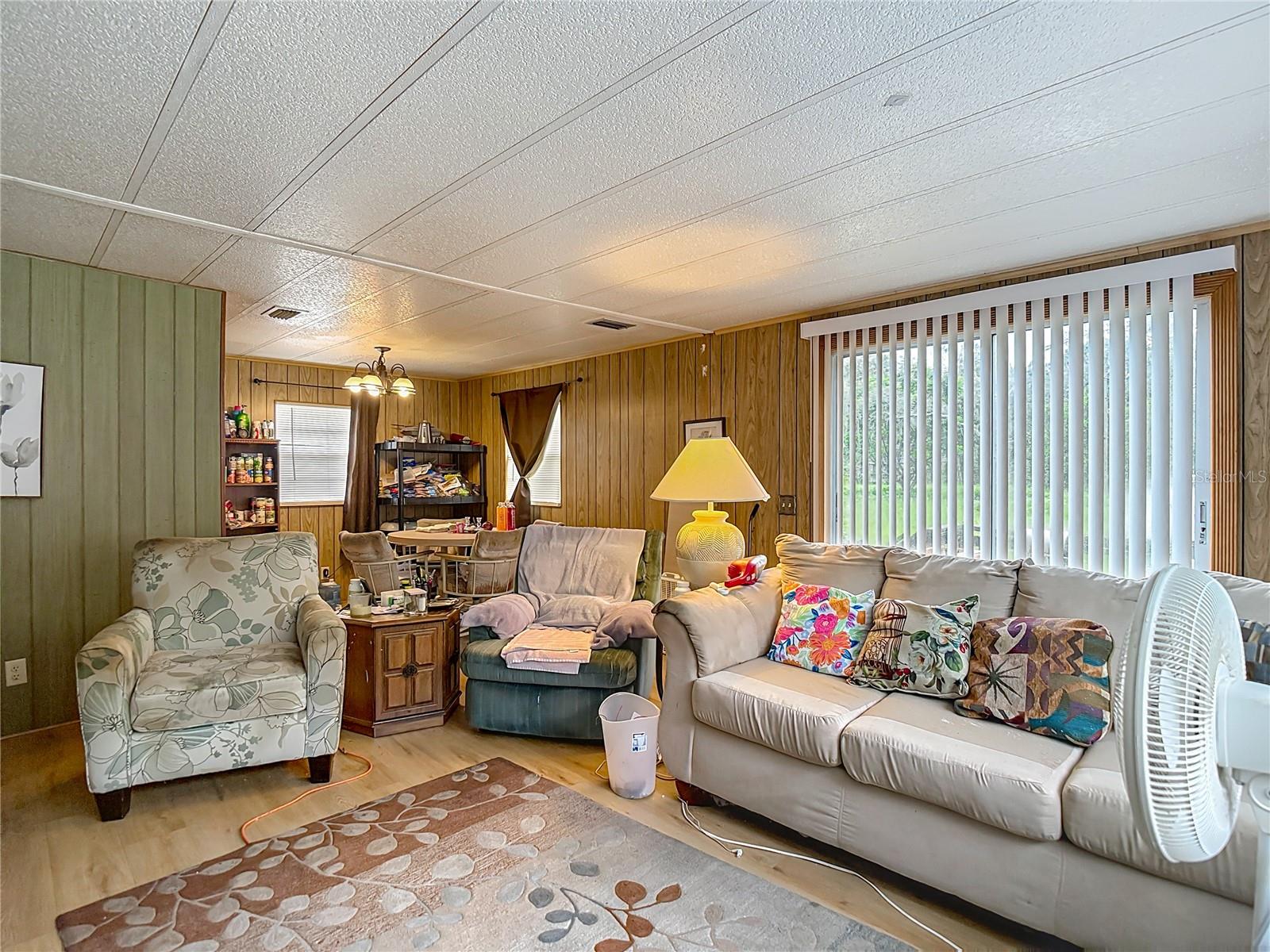 Listing photo id 20 for 8064 Serene Street