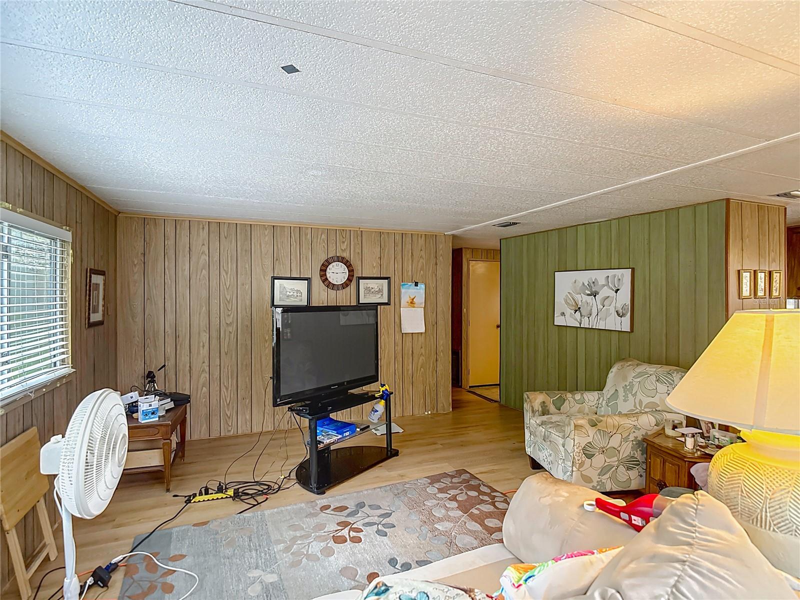 Listing photo id 21 for 8064 Serene Street
