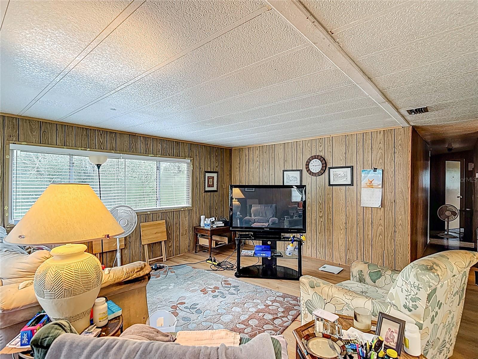 Listing photo id 22 for 8064 Serene Street