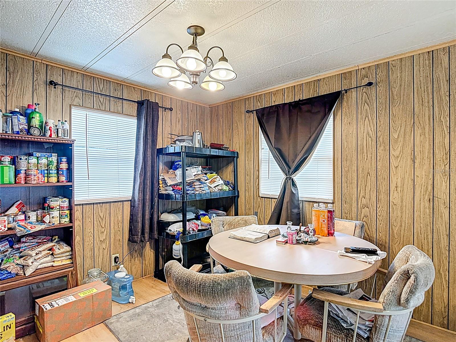 Listing photo id 23 for 8064 Serene Street