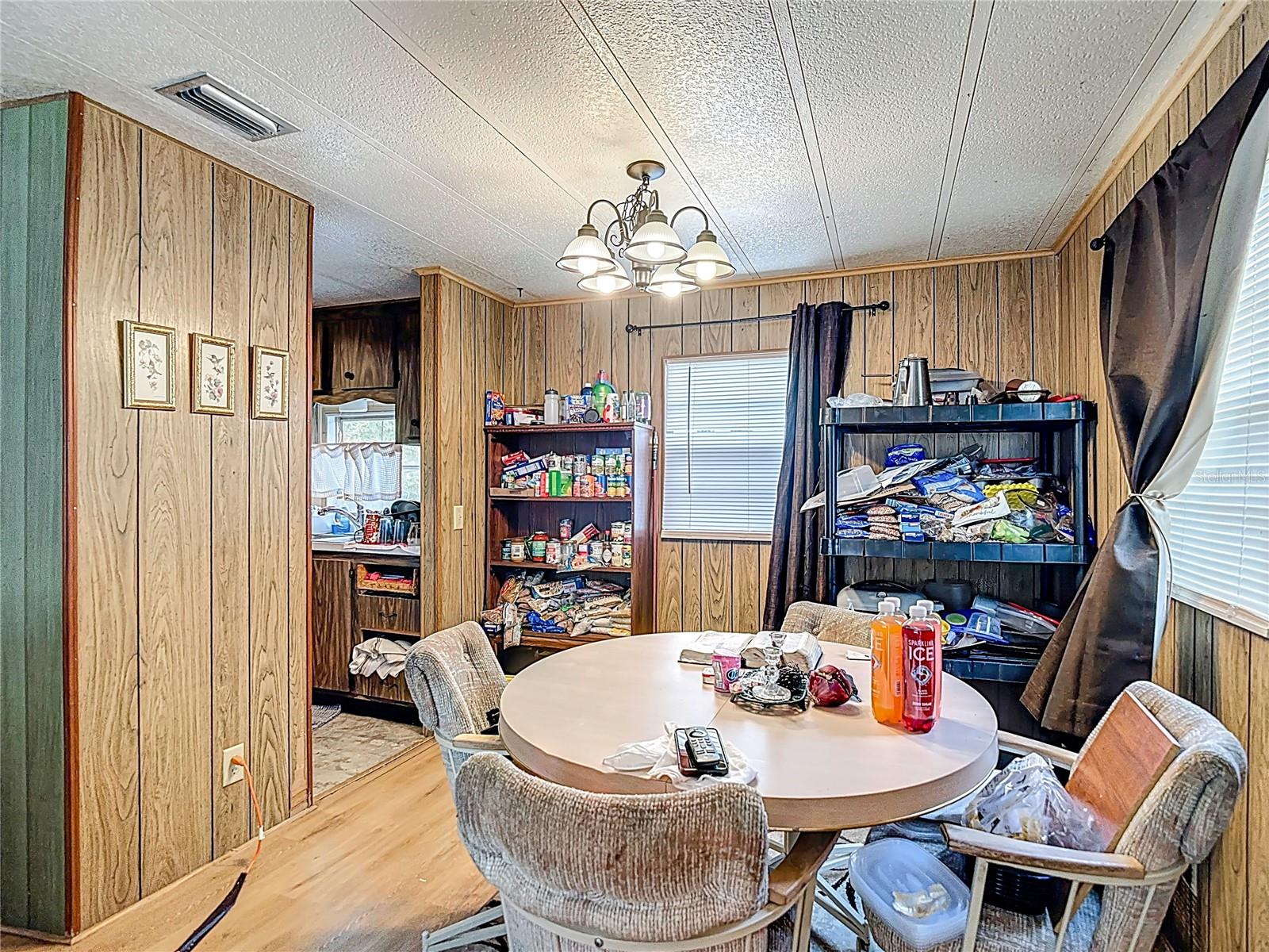 Listing photo id 24 for 8064 Serene Street