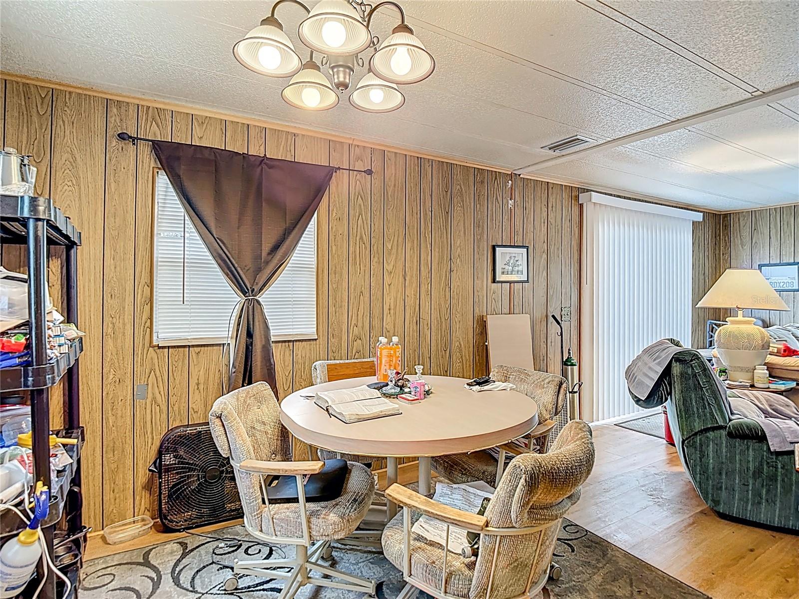 Listing photo id 26 for 8064 Serene Street