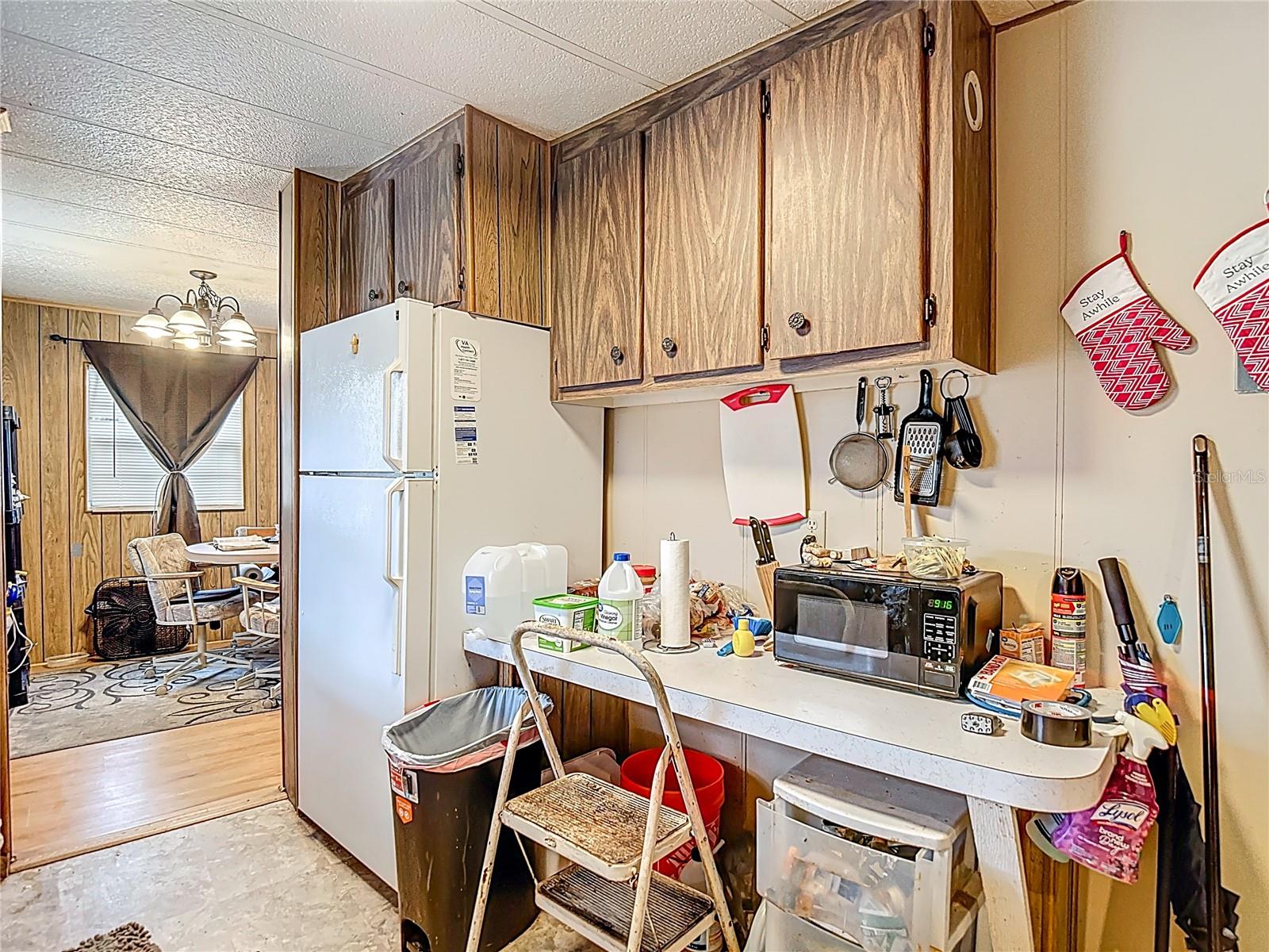 Listing photo id 30 for 8064 Serene Street