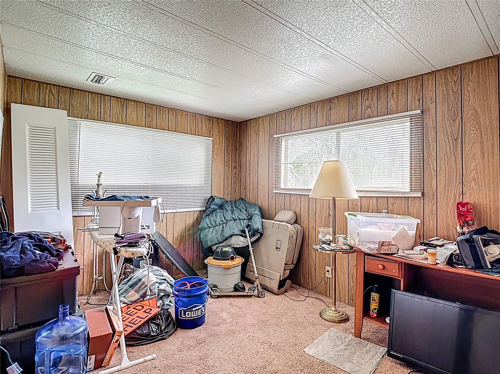 Listing photo id 31 for 8064 Serene Street