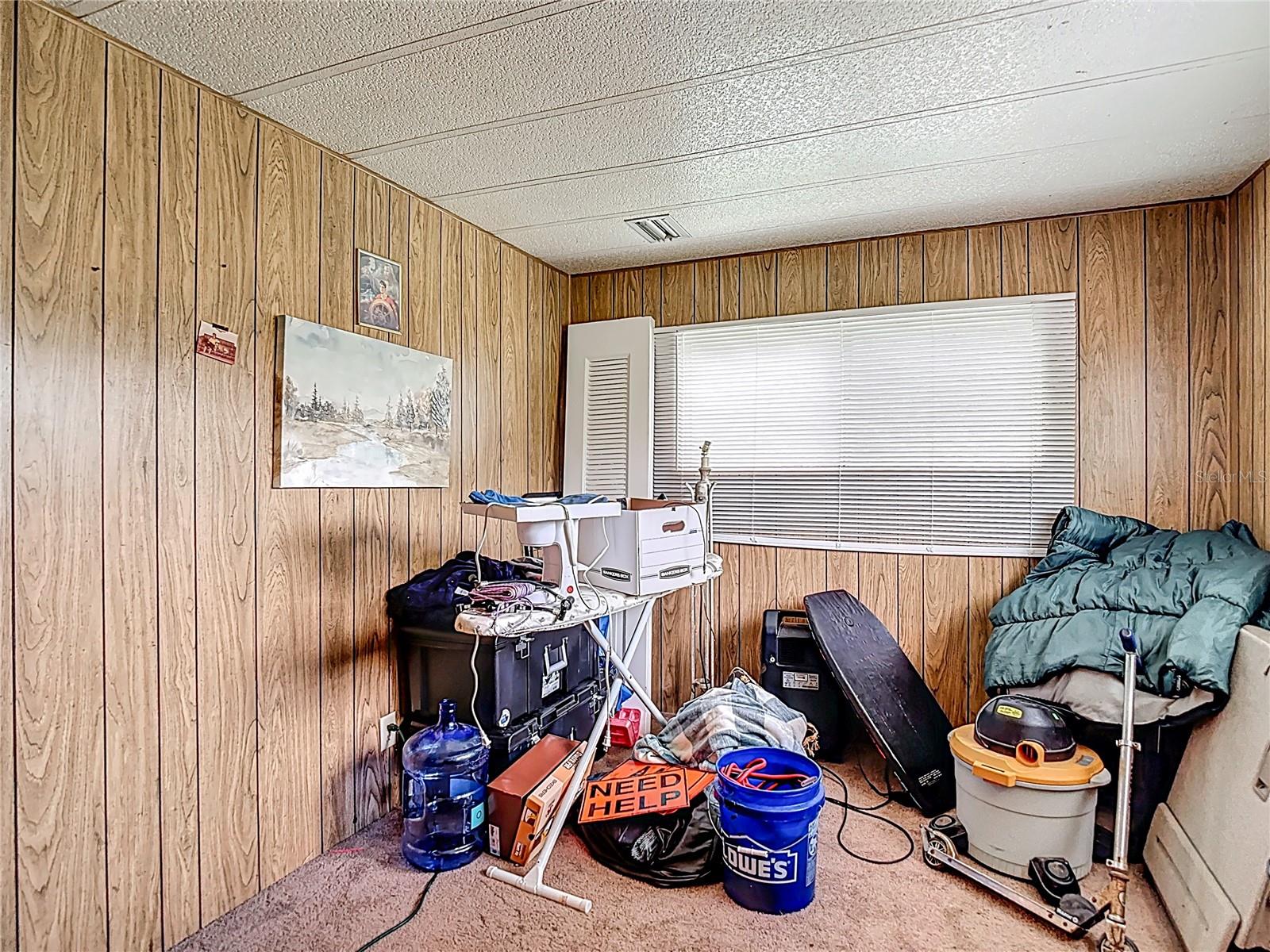 Listing photo id 32 for 8064 Serene Street