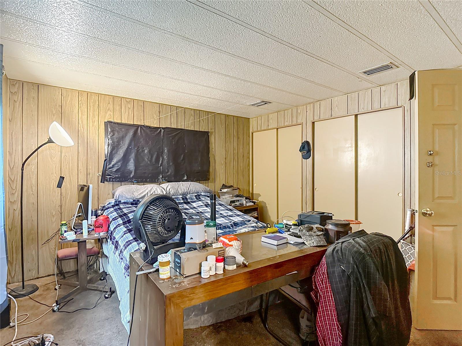 Listing photo id 35 for 8064 Serene Street