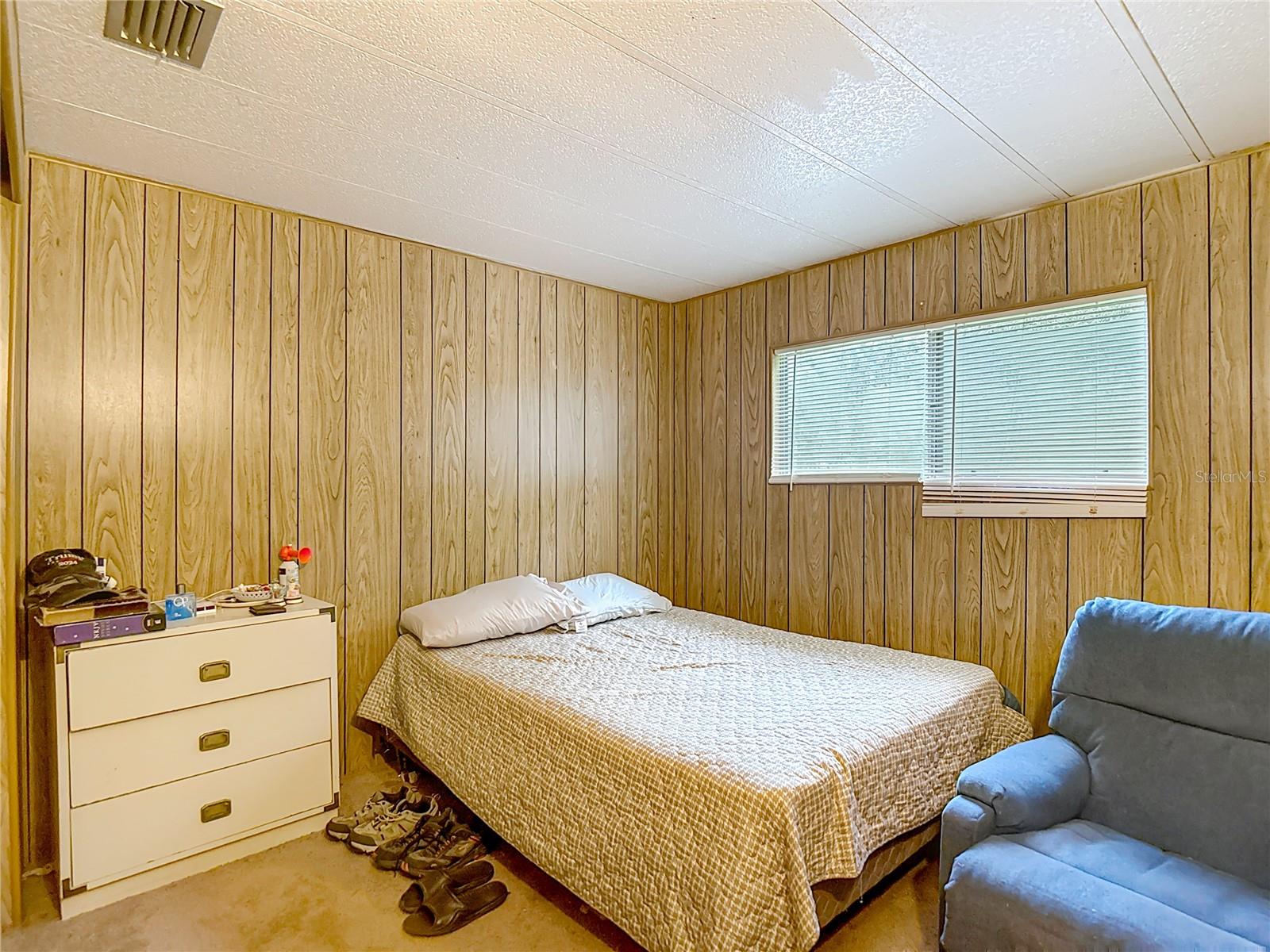 Listing photo id 40 for 8064 Serene Street