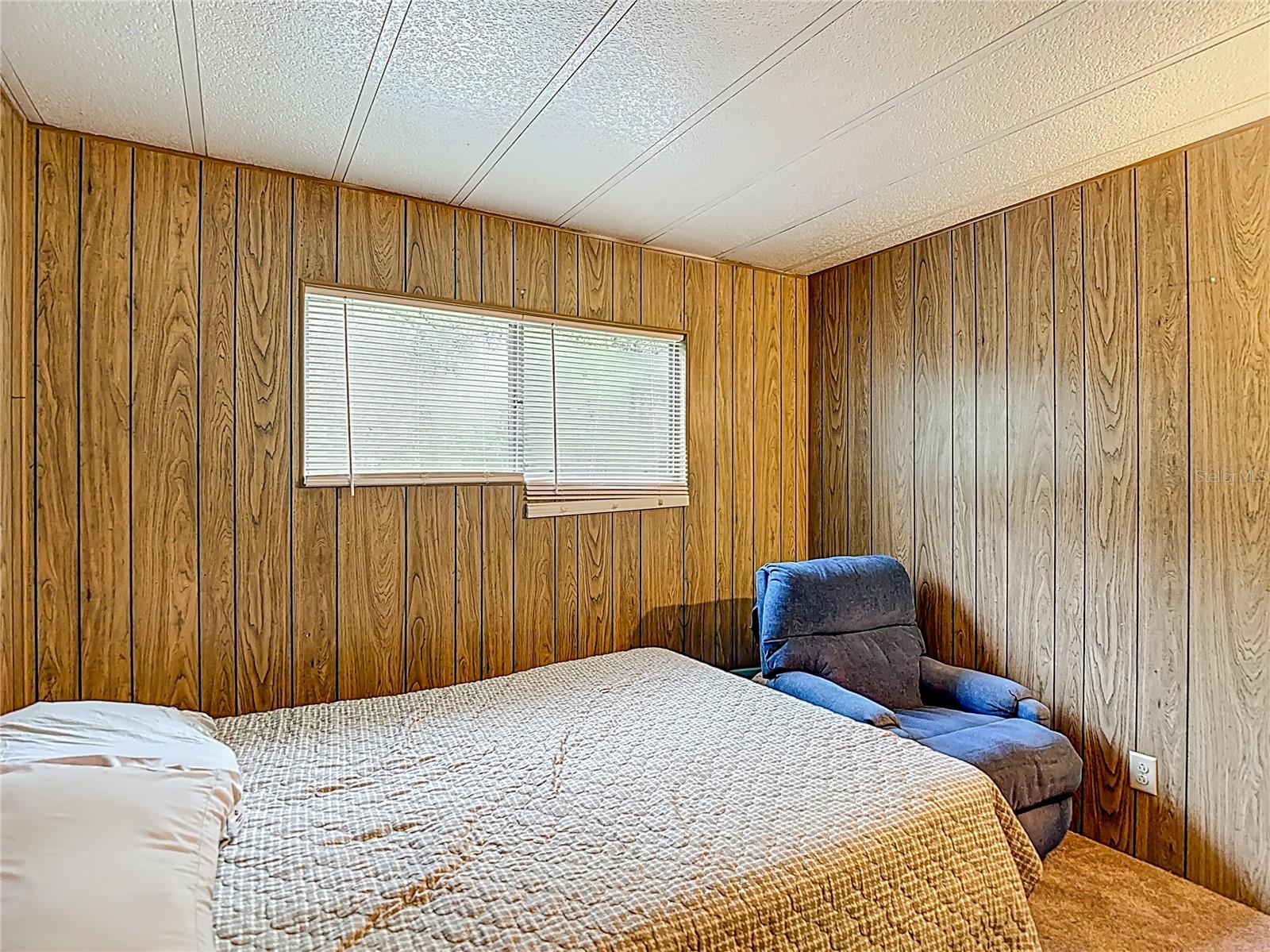 Listing photo id 41 for 8064 Serene Street