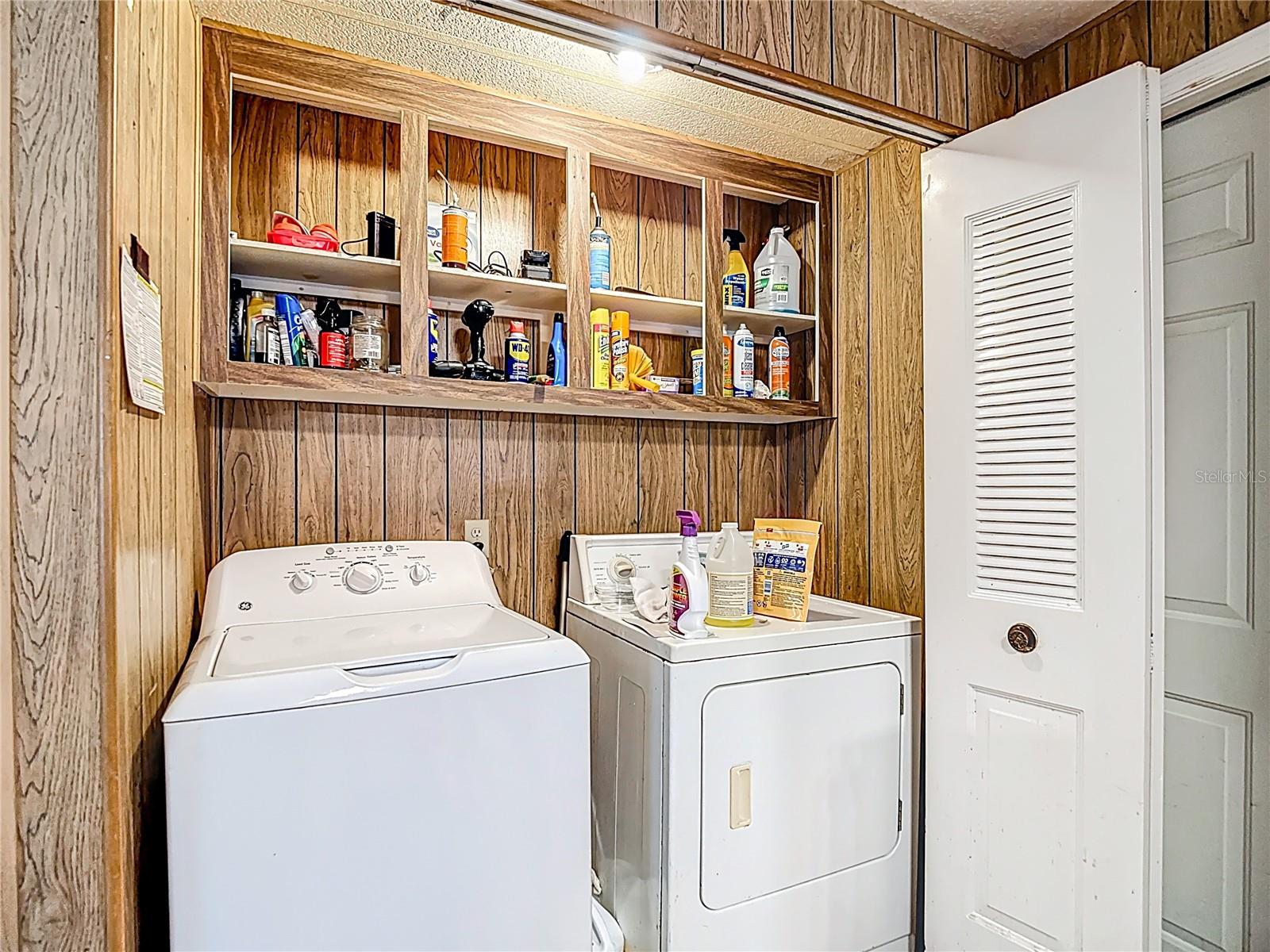 Listing photo id 43 for 8064 Serene Street