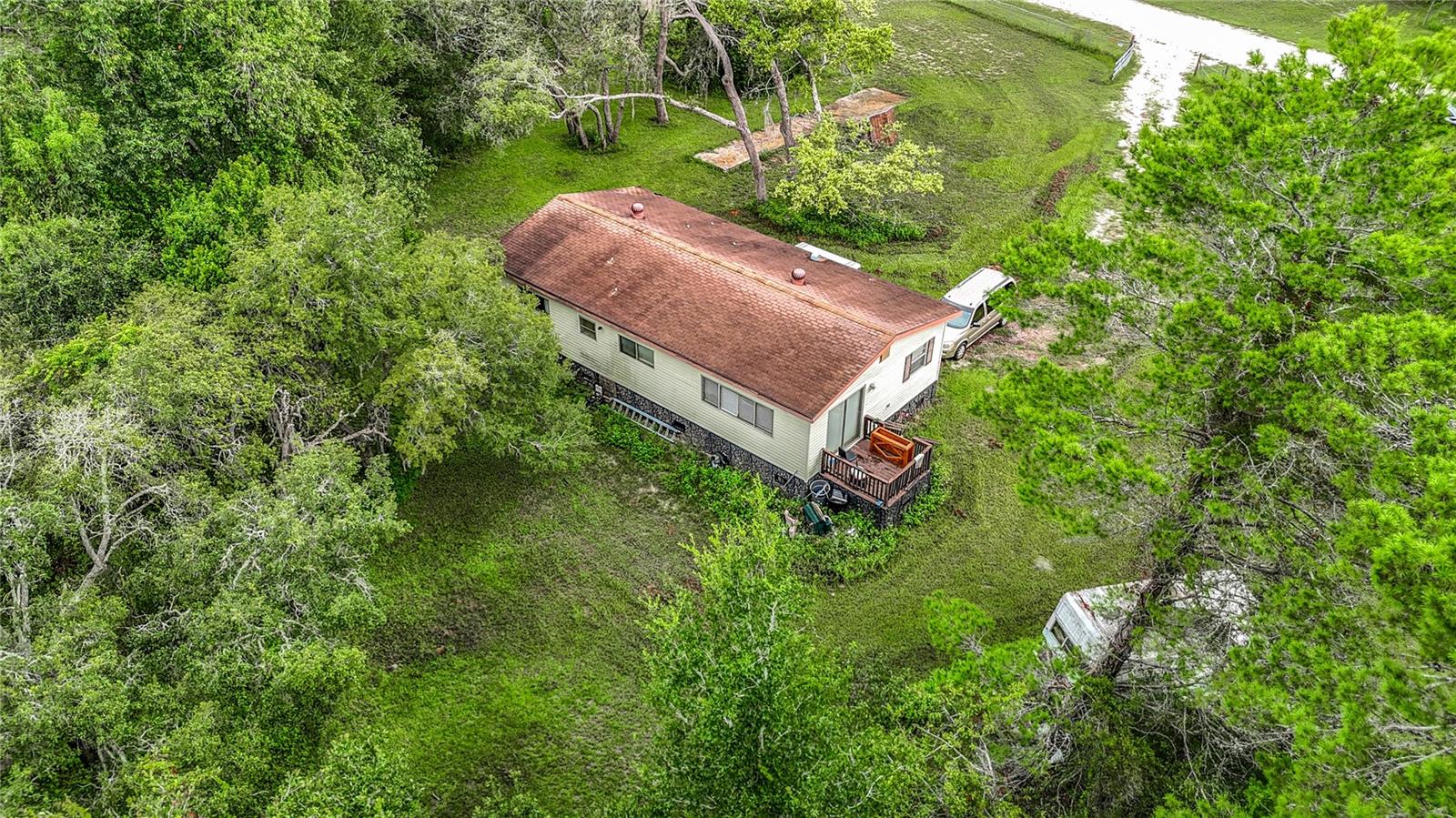 Listing photo id 48 for 8064 Serene Street