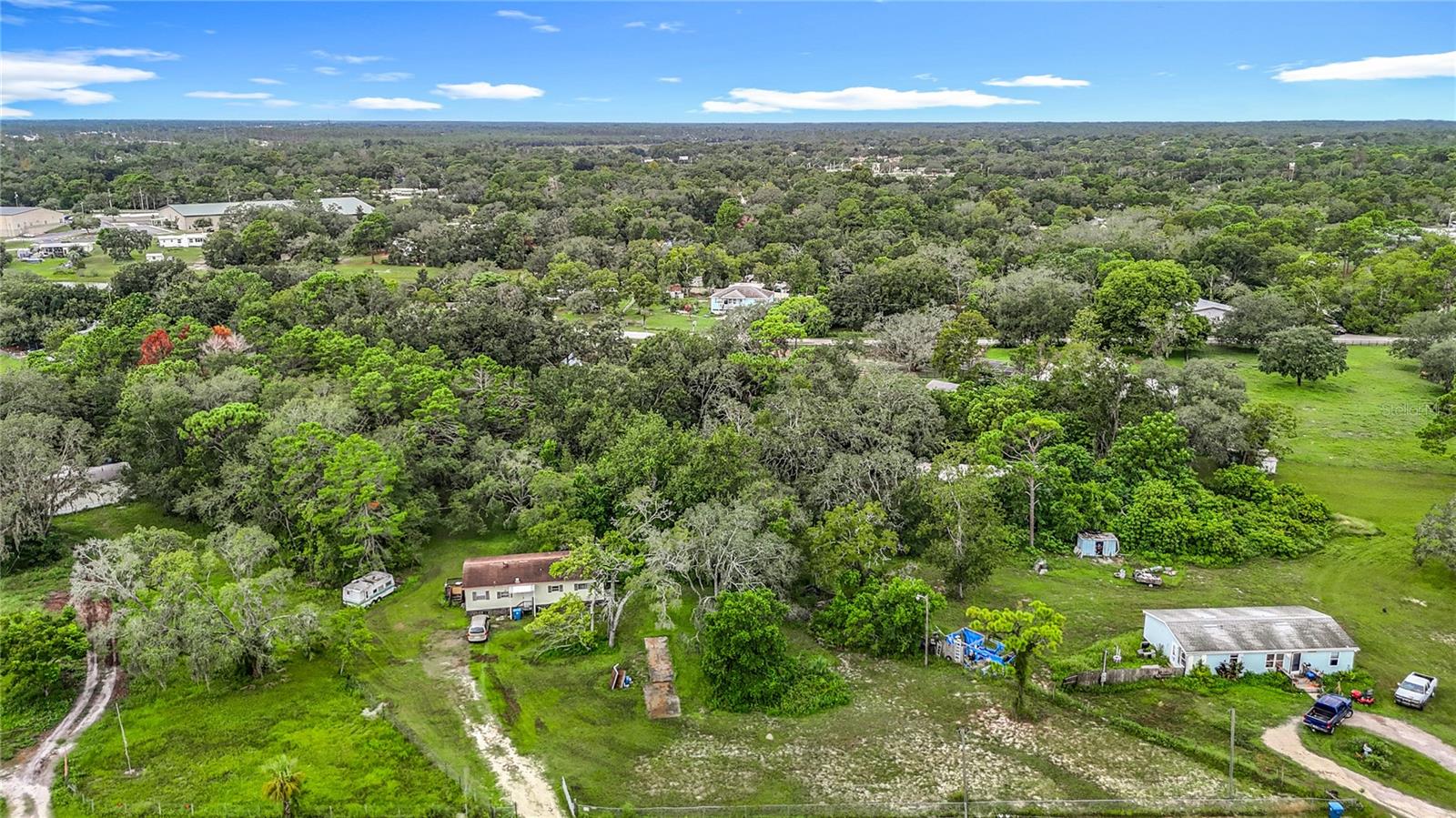 Listing photo id 6 for 8064 Serene Street