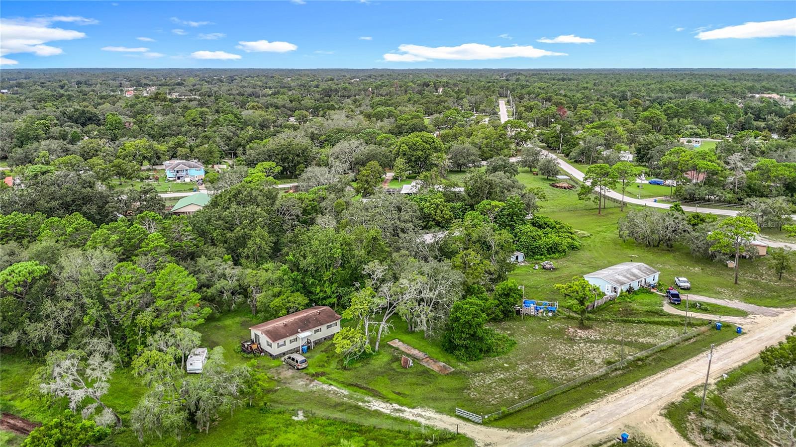Listing photo id 7 for 8064 Serene Street
