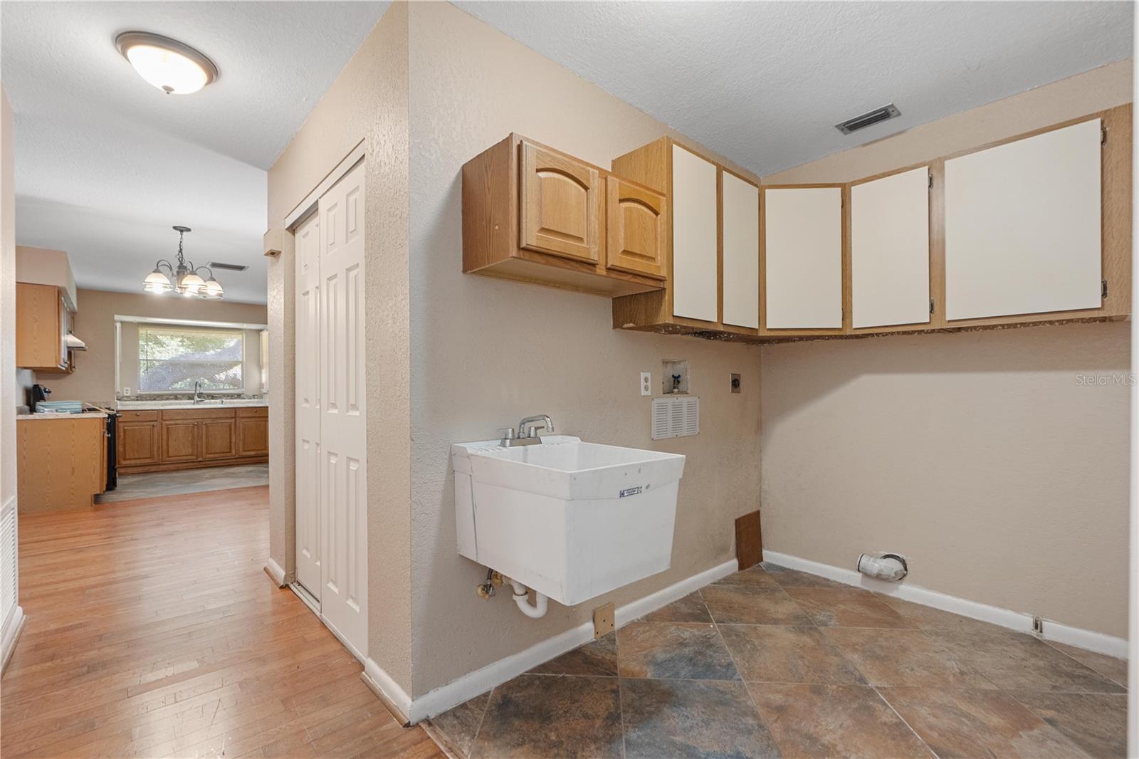 Image 11 of 33 For 6007 Waycross Drive