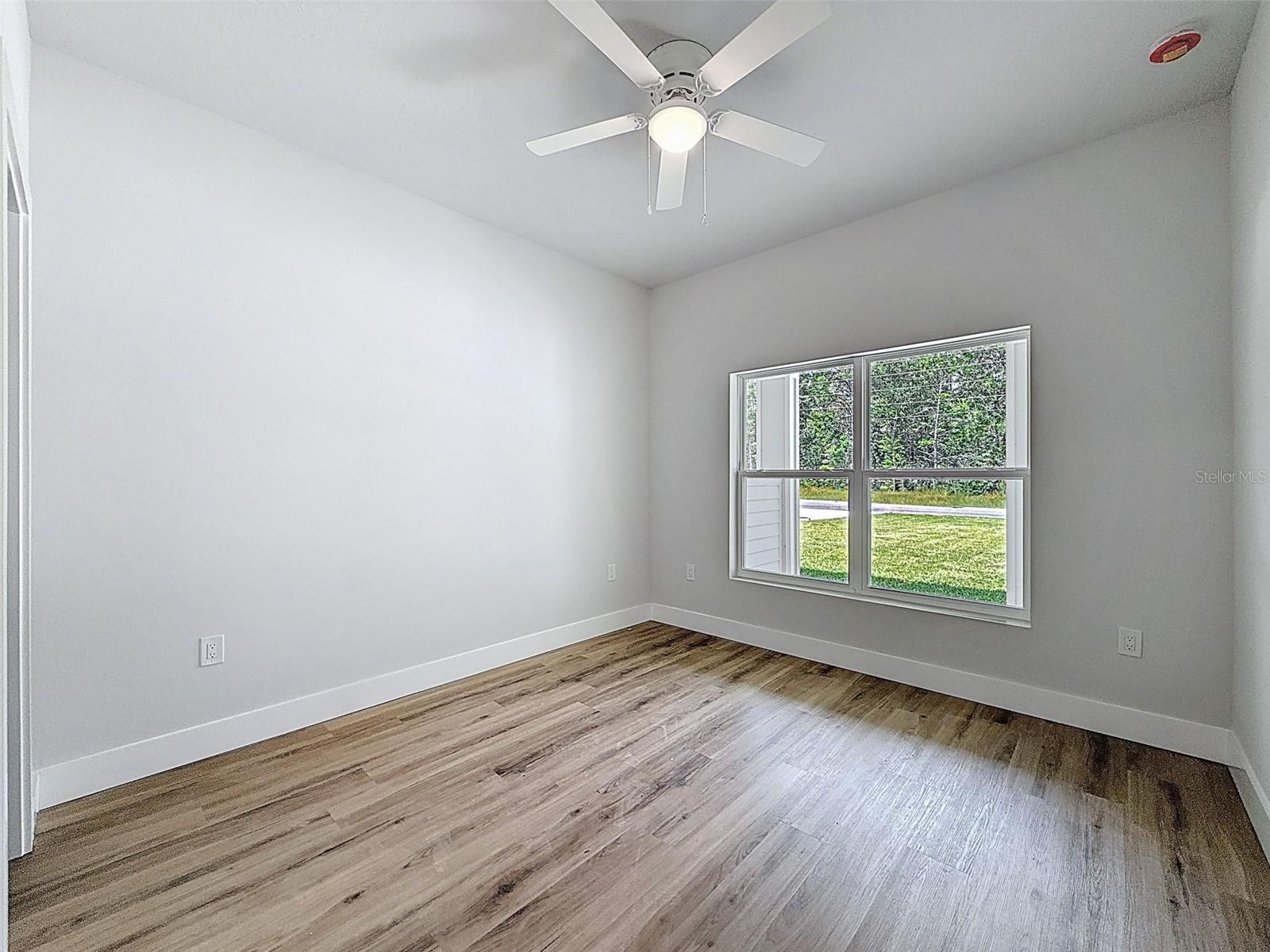 Listing photo id 25 for 6390 Oak Park Boulevard