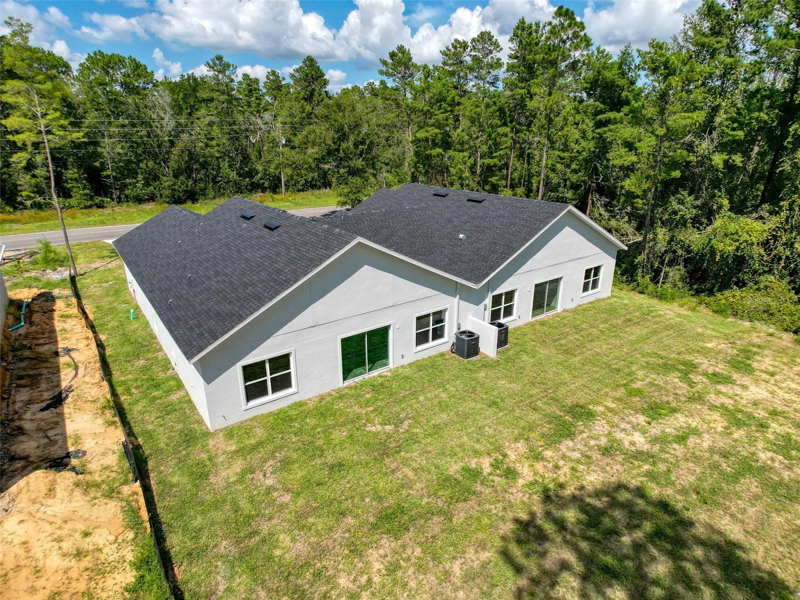 Listing photo id 3 for 6390 Oak Park Boulevard