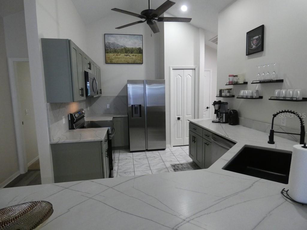 Listing photo id 0 for 6534 Foxmoor Drive