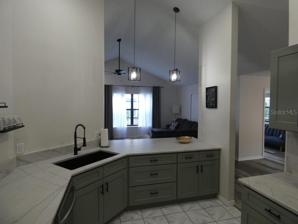 Listing photo id 19 for 6534 Foxmoor Drive
