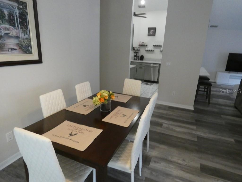 Listing photo id 22 for 6534 Foxmoor Drive