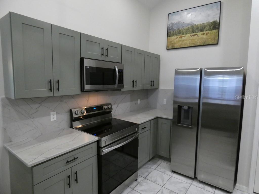 Listing photo id 1 for 6534 Foxmoor Drive