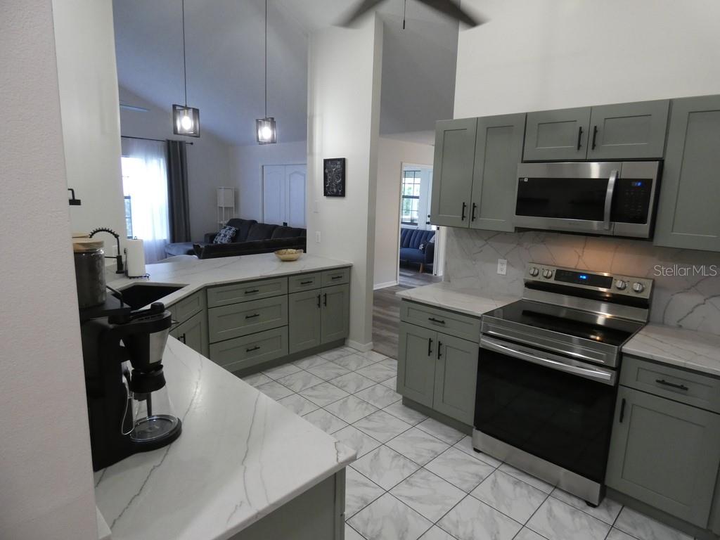 Listing photo id 4 for 6534 Foxmoor Drive