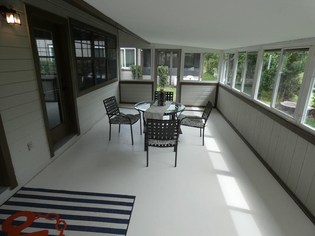 Listing photo id 5 for 6534 Foxmoor Drive